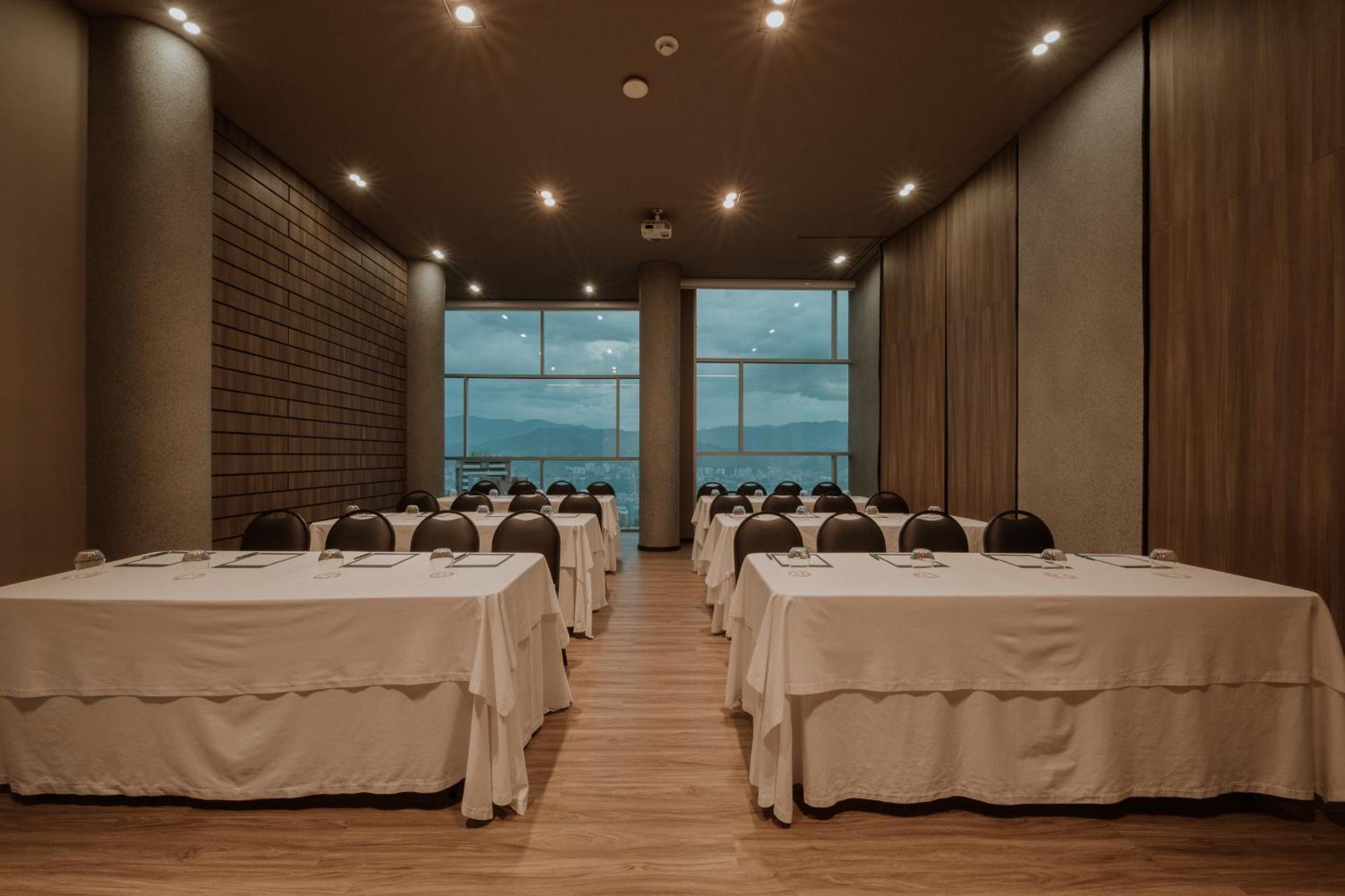 מדיין Binn Hotel מראה חיצוני תמונה