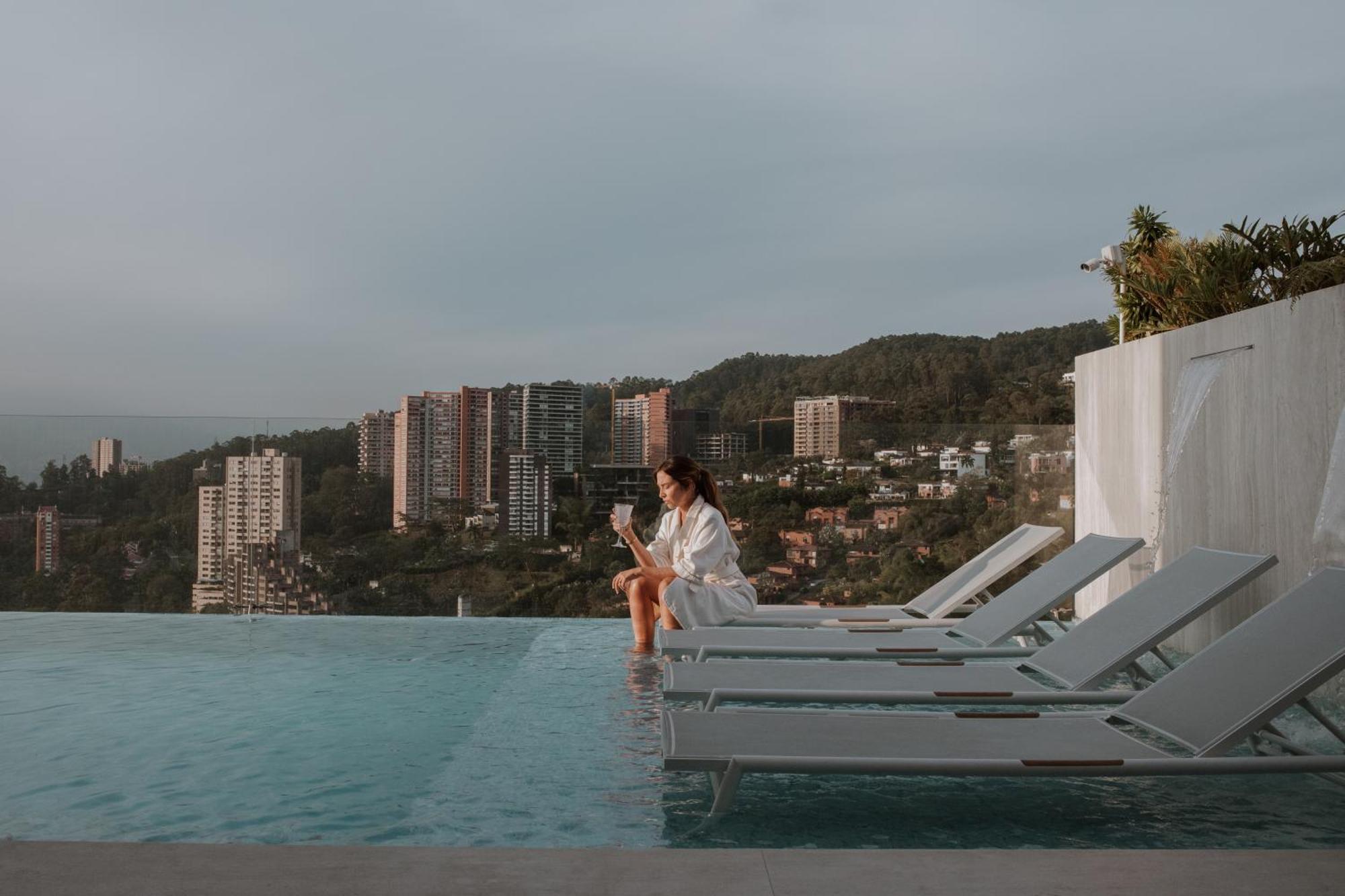 מדיין Binn Hotel מראה חיצוני תמונה