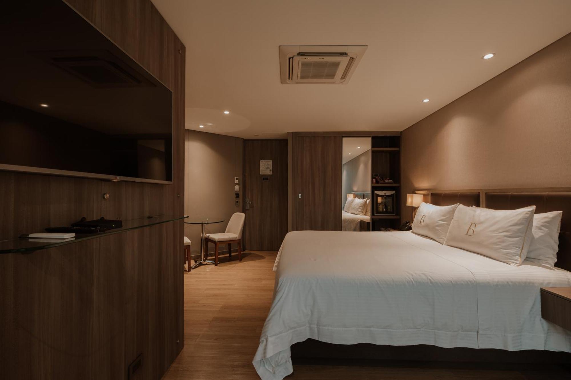 מדיין Binn Hotel מראה חיצוני תמונה