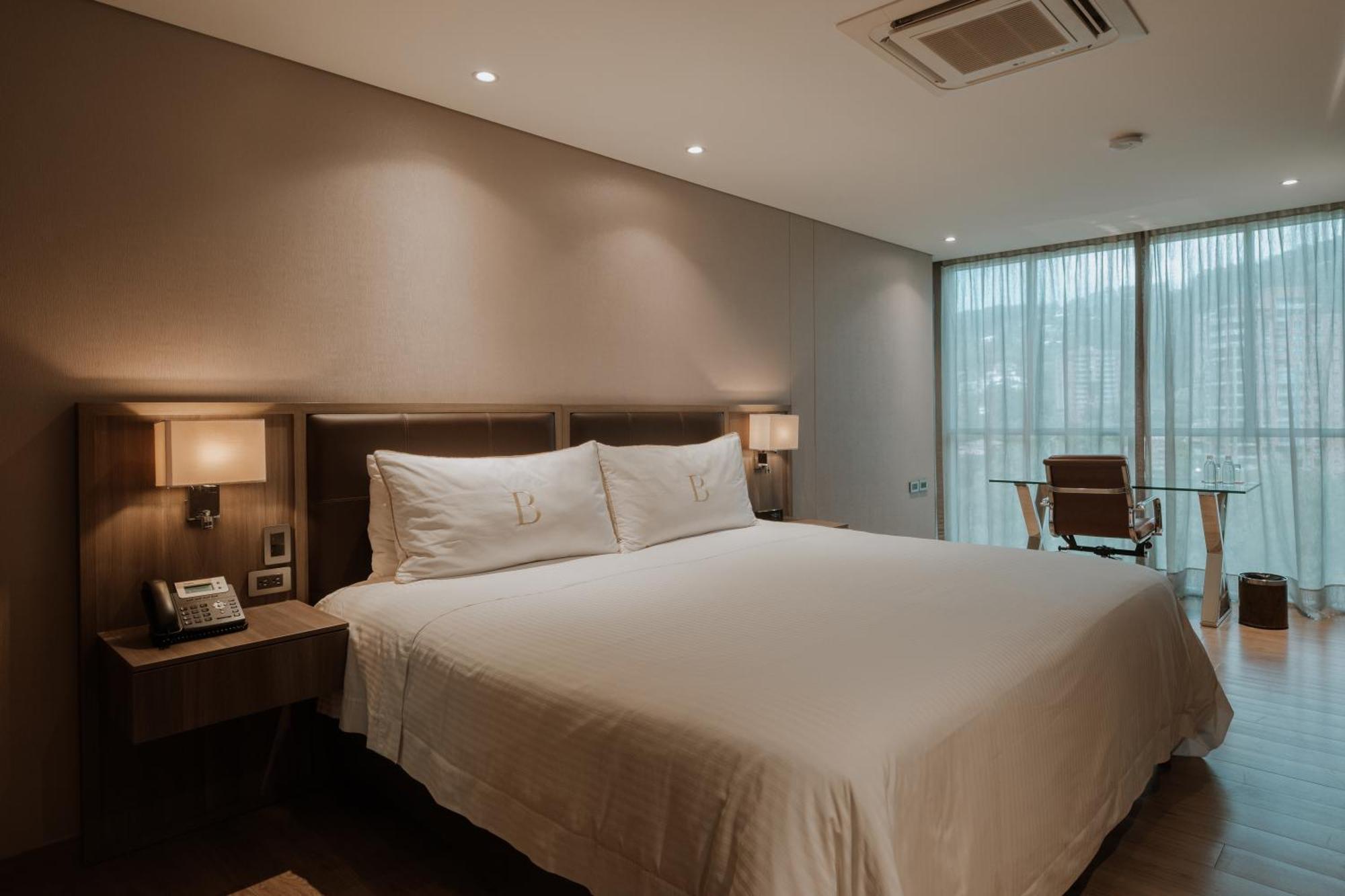 מדיין Binn Hotel מראה חיצוני תמונה
