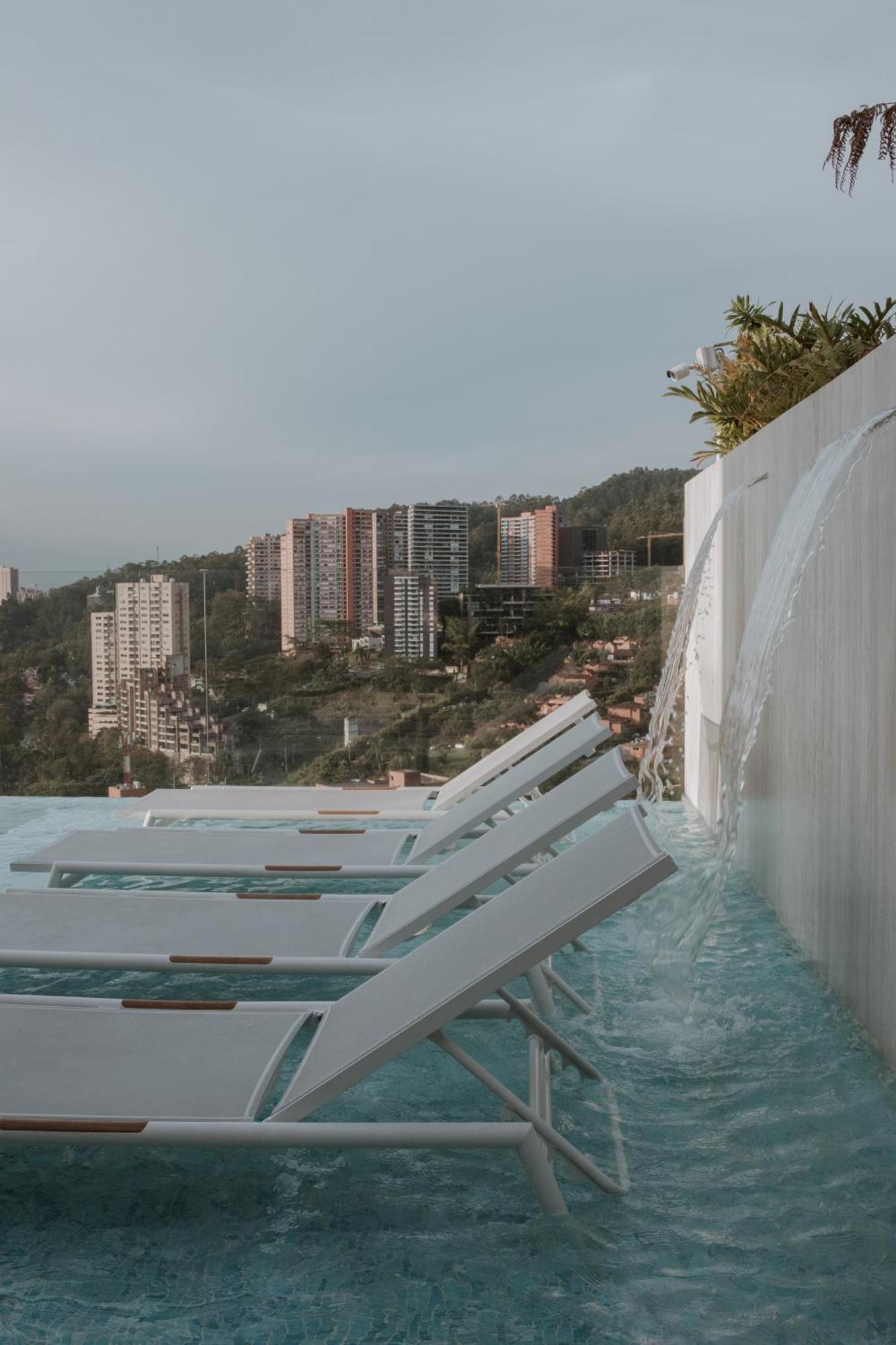 מדיין Binn Hotel מראה חיצוני תמונה